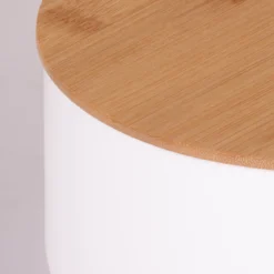 Biały chlebak z tworzywa sztucznego, bambusowa pokrywa, 35 x 19 x 12 cm
