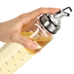 Butelka na oliwę lub ocet ESSENTIALS z dozownikiem, 500 ml