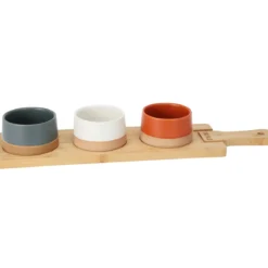 Ceramiczne miseczki do serwowani, drewniana taca