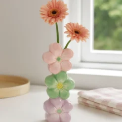 Ceramiczny wazon dekoracyjny z motywem kwiatów BLOMMA, 23 cm