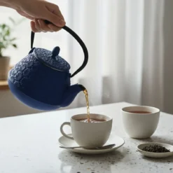 Czajnik żeliwny z zaparzaczem TAKI, 1000 ml