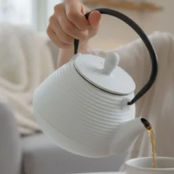 Czajnik żeliwny z zaparzaczem YUKI, 1000 ml