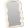 Dekoracyjne lustro w falistej ramie, 18 x 26 cm