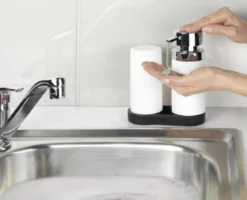 Dozownik z pompką do mydła, zestaw 2w1 do kuchni lub łazienki - 250 ml, WENKO