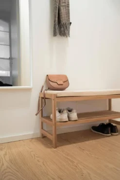 Drewniana szafka na buty z siedziskiem z materiału imitującego len ACINA, WENKO