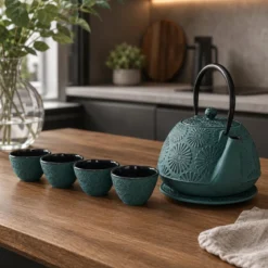 Dzbanek żeliwny z czarkami i podstawką KOGA, 1200 ml