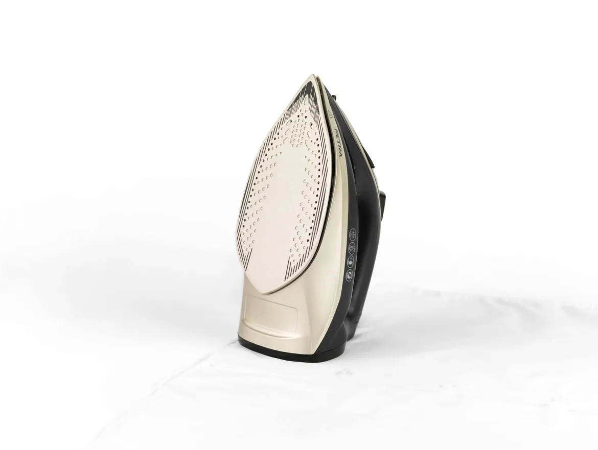 Żelazko parowe 2200 W PETRA, 100 g/min, 230 ml