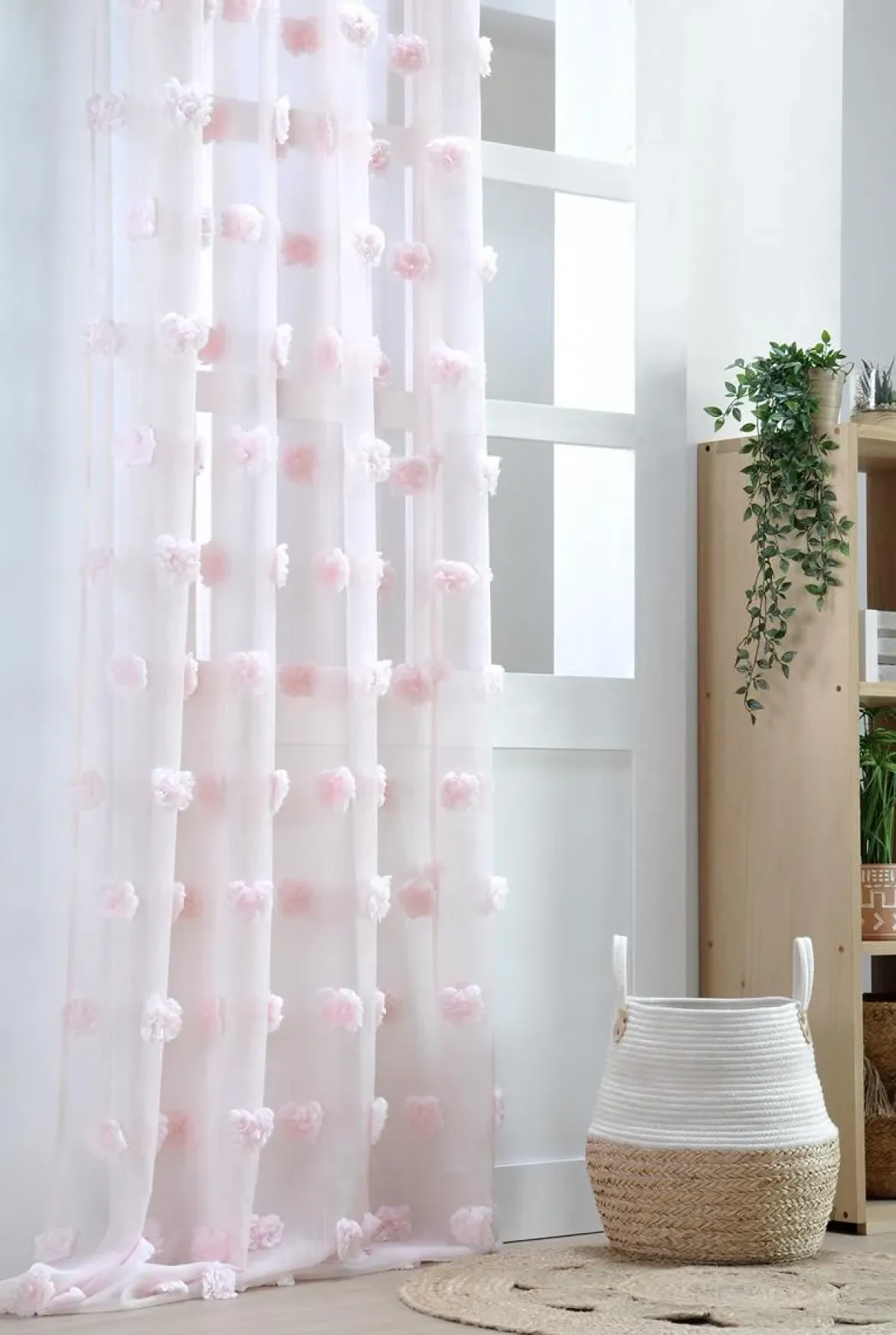 Firana POMPINOU pudrowy róż, pompony, 135 x 260 cm