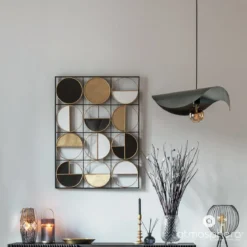 Geometryczna dekoracja ścienna z metalu, 76 x 101 cm