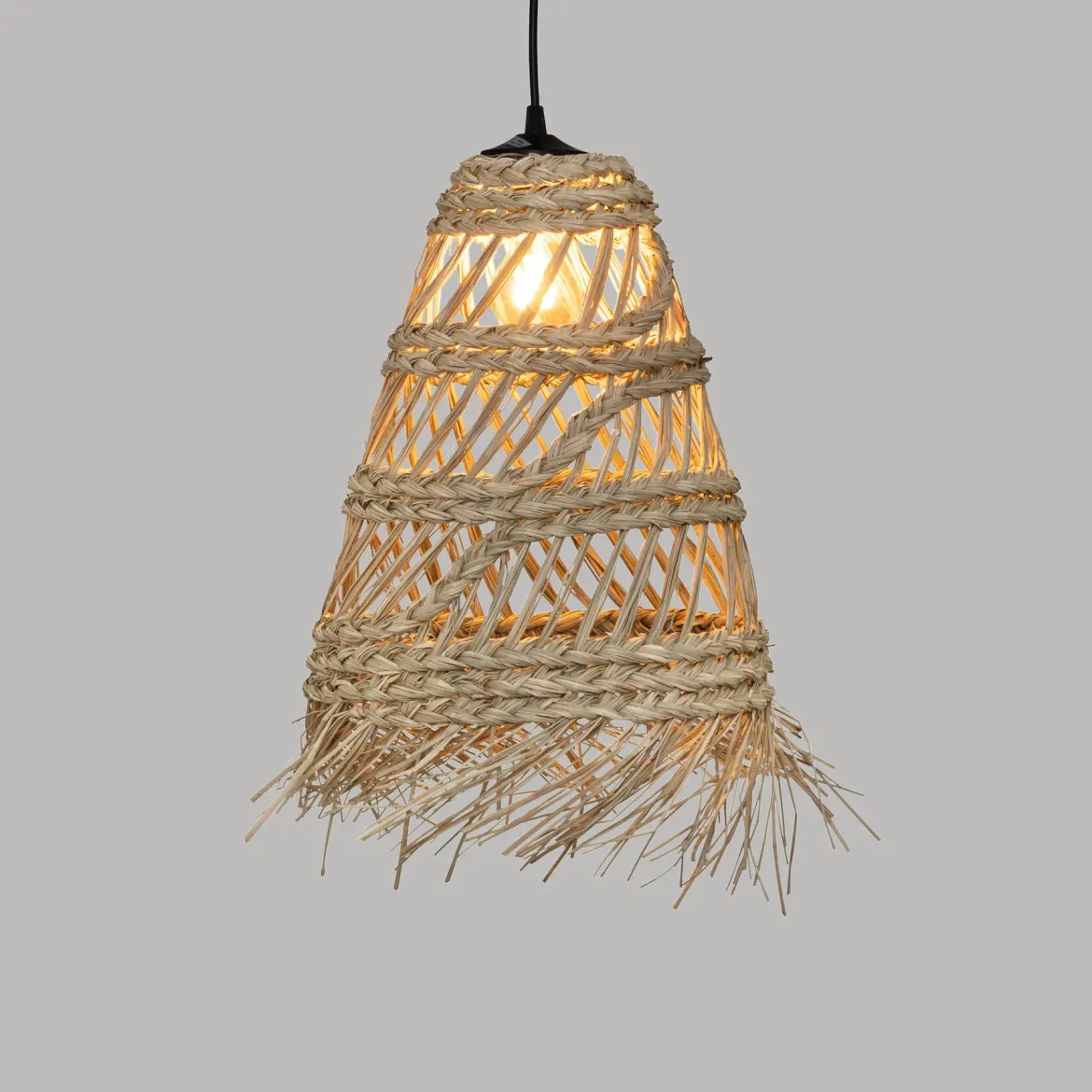 Lampa boho wisząca z plecionki ze słomy LAHYS, Ø 28 cm