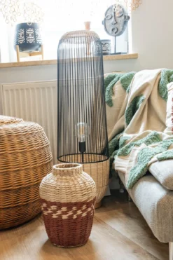 Lampa podłogowa boho Anea, rattan i metal, wys. 95 cm