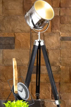 Lampa podłogowa na 3 nogach, wys. 152 cm