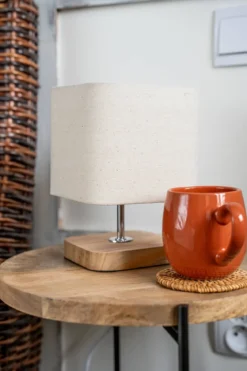 Lampa stołowa z kwadratowym abażurem, 24 cm