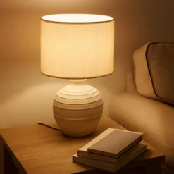 Lampa stołowa z okrągłą podstawą cementową, abażur lniany, Ø 32 x 47 cm