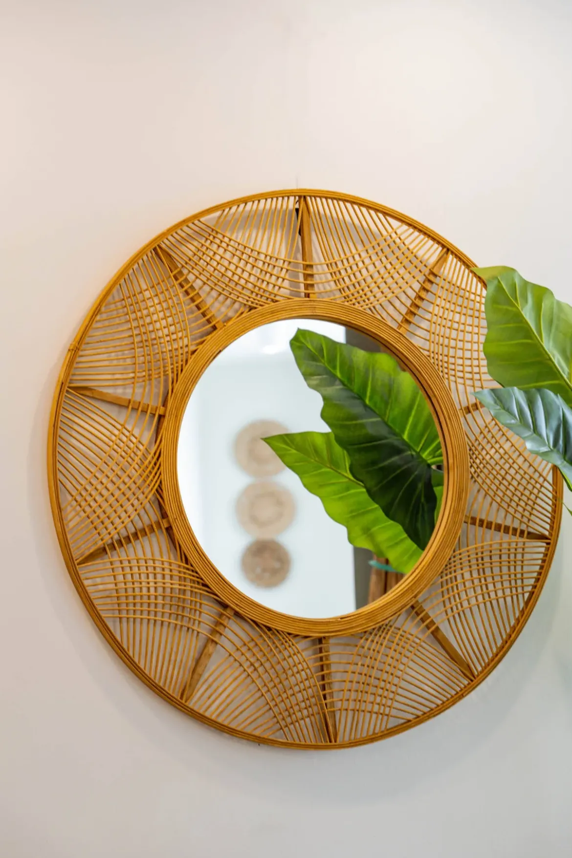Lustro boho w bambusowej ramie INA, Ø 89 cm
