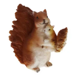 Ogrodowa figurka wiewiórka