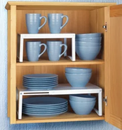 Półka do szafki kuchennej na nóżkach, metalowy wkład ułatwiający przechowywanie - regulowana szerokość, 30-54 x 25 x 15 cm