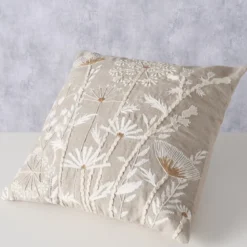 Poduszka dekoracyjna BLOMSTER, kwietny wzór, 100% len