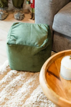 Pufa obita aksamitem, 30 x 30 cm