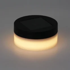 Solarna lampka ogrodowa wbijana w ziemię