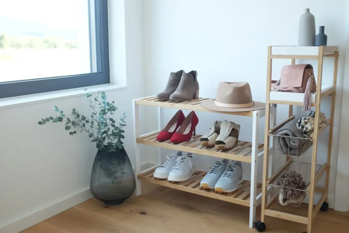 Szafka na buty, odkryty stojak z włókna bambusowego, kompaktowy mebel na obuwie.