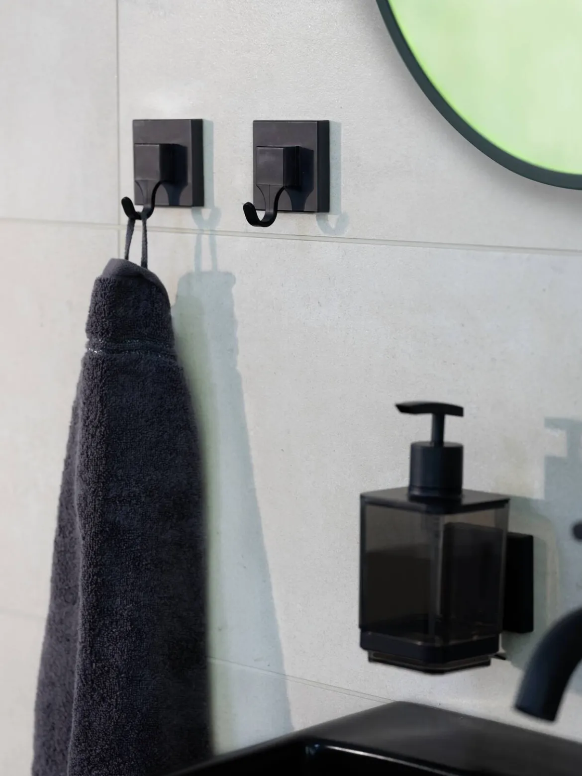 Wieszaki na przyssawki QUADRO, Vacuum-Loc, 2 sztuki w komplecie, WENKO