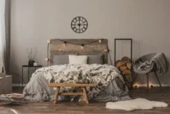 Zegar wiszący z metalu, tarcza z dużymi elementami w stylu vintage