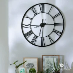 Zegar wiszący z metalu, tarcza z dużymi elementami w stylu vintage